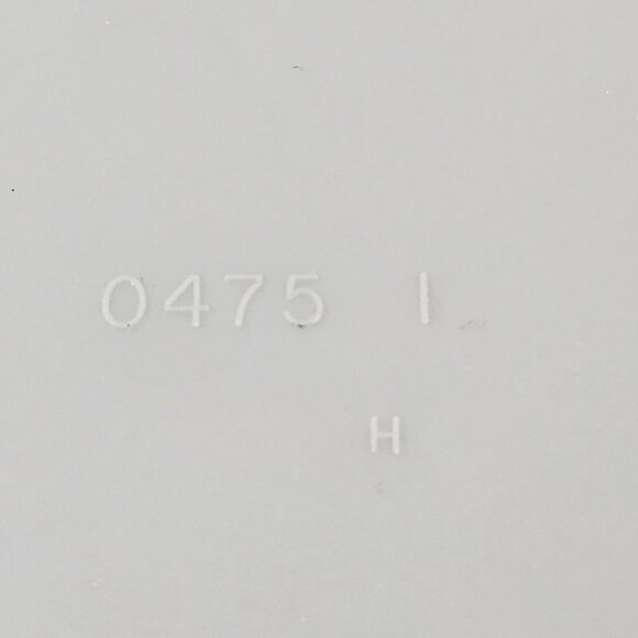 Rubbermaid Roughneck Small Storage Tote With Lid Blue Model 0475 1 Gallon Tub - Picture 9 of 10